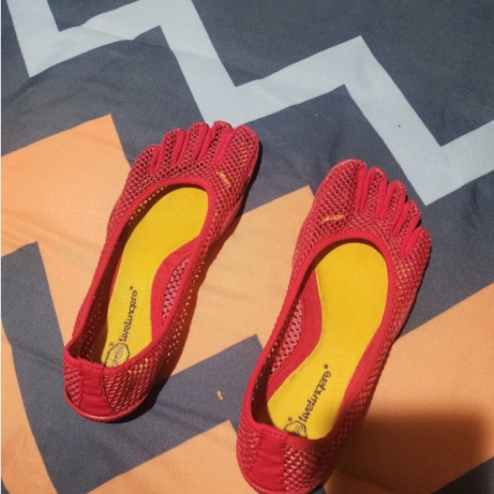 Vibram Ladies Pink Mesh FiveFingers with Yellow Insole